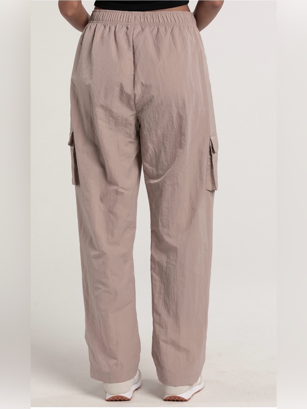 Nike Sportswear Essential Women's Woven Cargo Pants Taupe Size Medium Relaxed - Picture 3 of 10